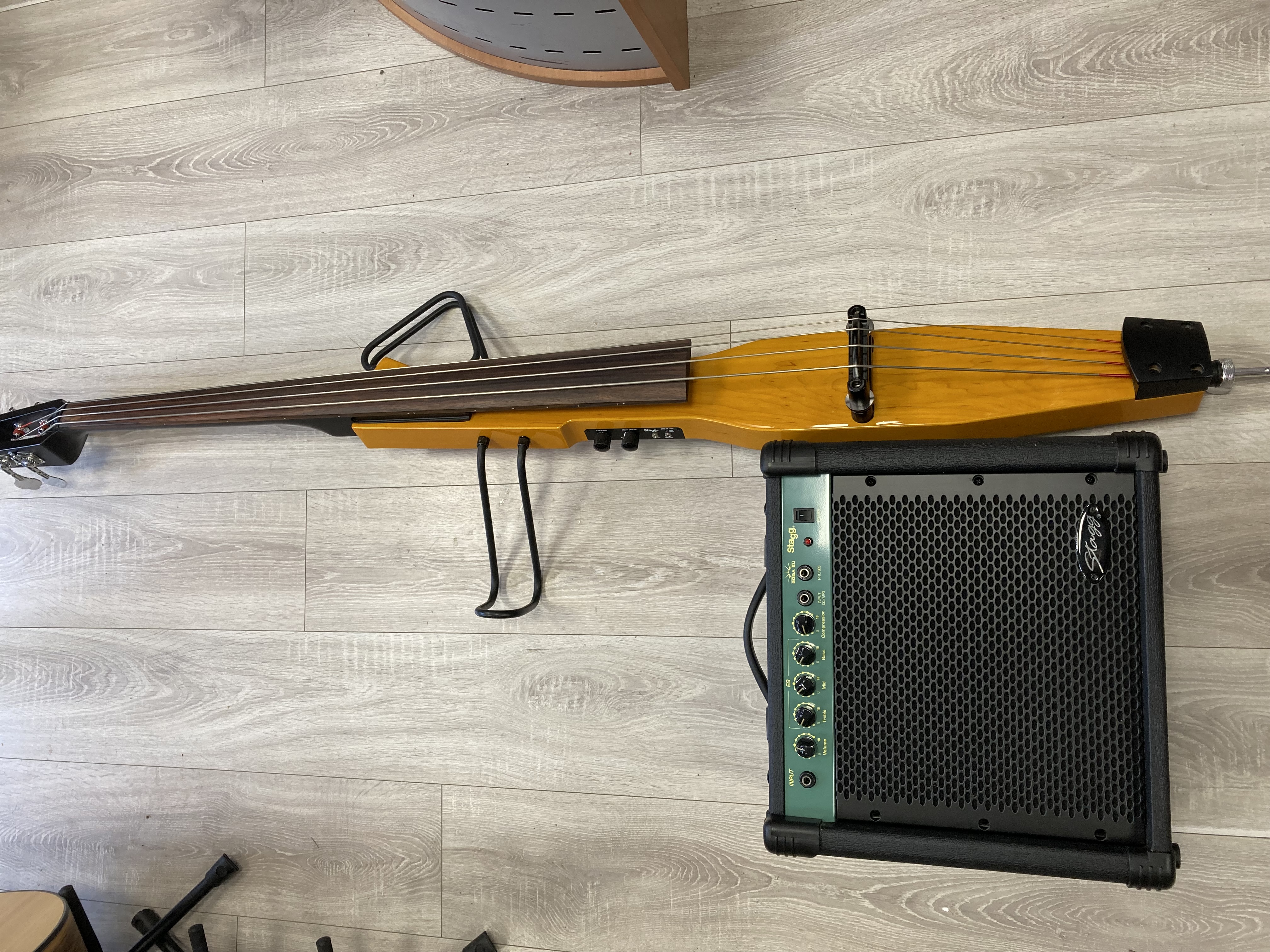 Contrebasse électrique Stagg HDB 200 3/4 et son ampli Stagg 20BA EU - Très bon état sur Zic Ethic